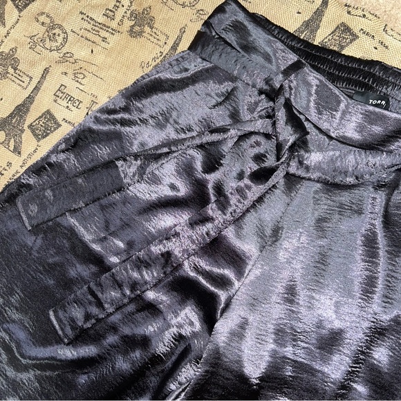 Torrid NWT! Dark Navy Blue Silk Charm Wide Leg Pant Size 2X (18-20) - Picture 7 of 15